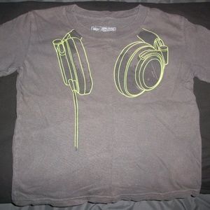 ~ Adorable headphone print t-shirt ~